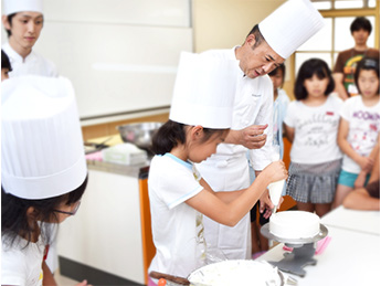 写真：お菓子教室開催