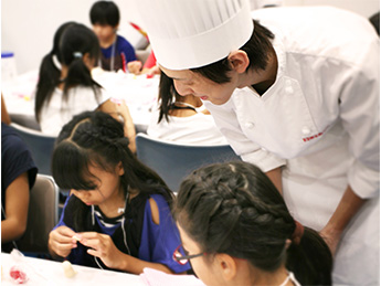 写真：お菓子教室開催