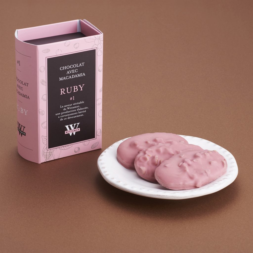 ルビー ピンクの色が華やかなルビーチョコレート。フルーティーな酸味が特徴です。